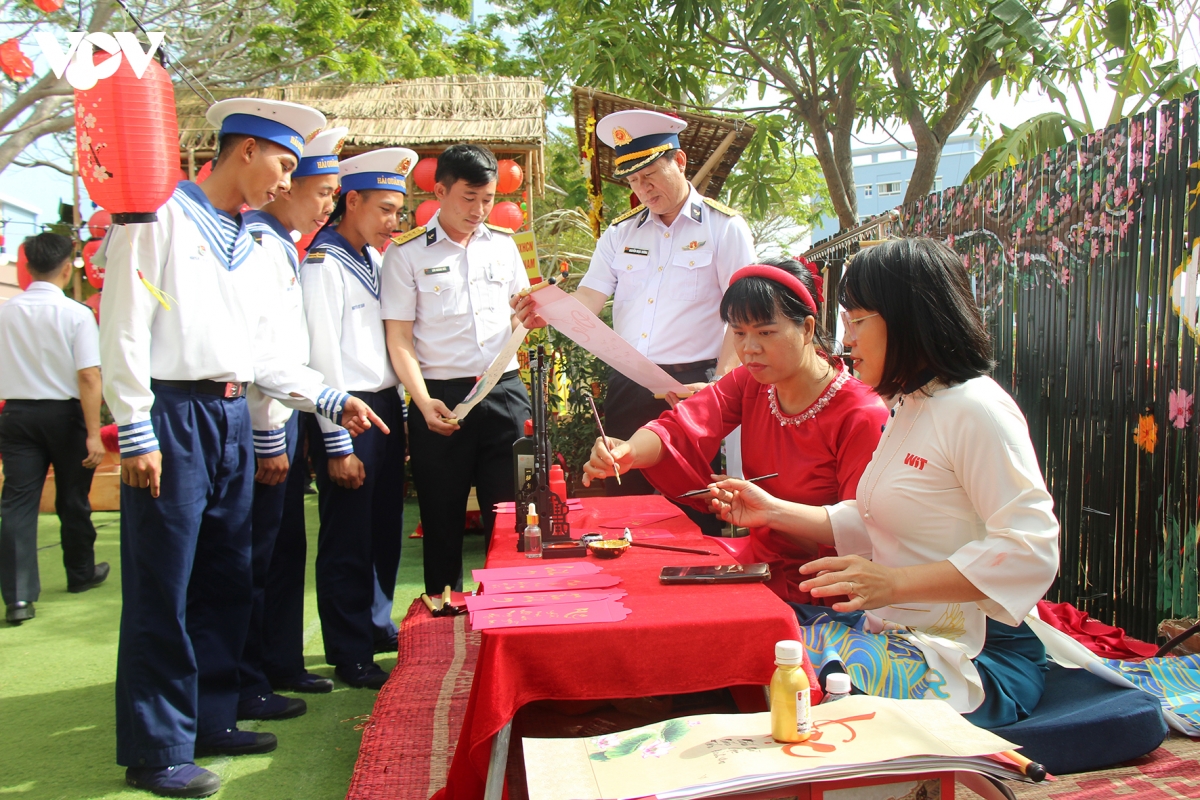 hai quan to chuc chuoi hoat dong xuan chung tay giu bien, tet tham tinh quan dan hinh anh 1