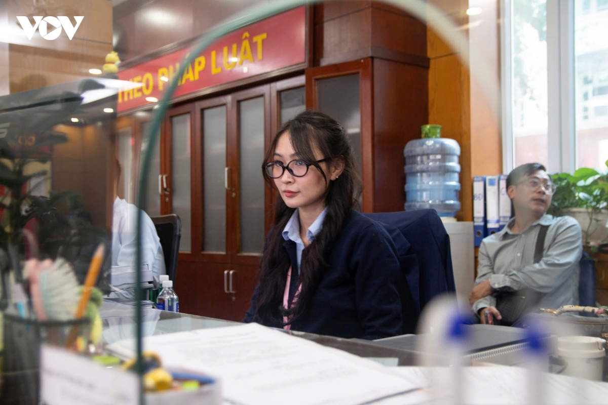 cac co quan cong so ha noi nghiem tuc lam viec ngay dau nam moi hinh anh 11