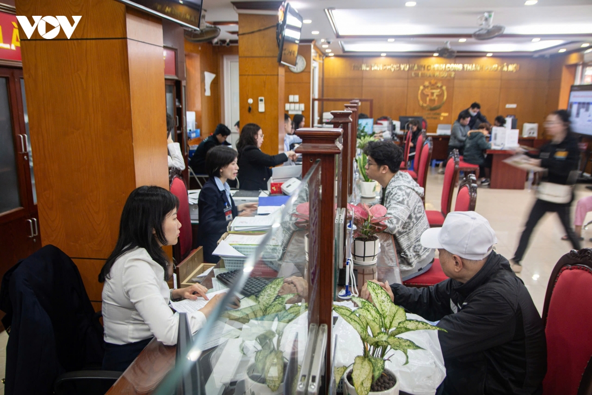 cac co quan cong so ha noi nghiem tuc lam viec ngay dau nam moi hinh anh 9