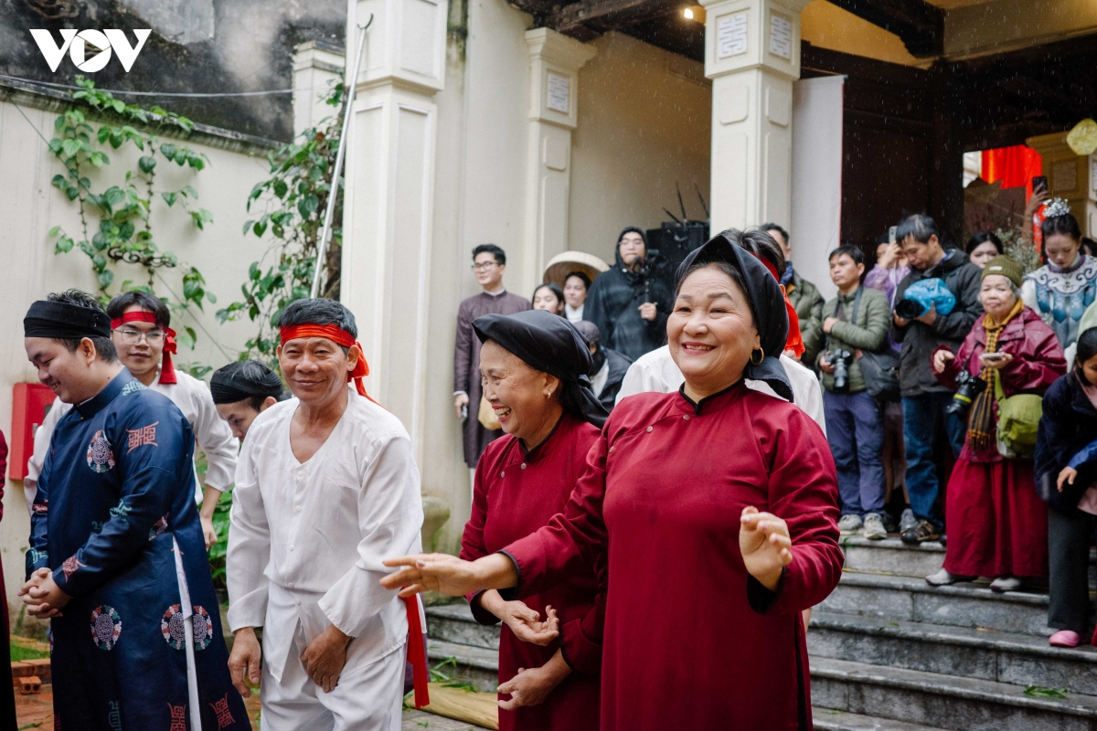 tieng xoan mua tet khi mach nguon coi ngan len giua pho thi hinh anh 5