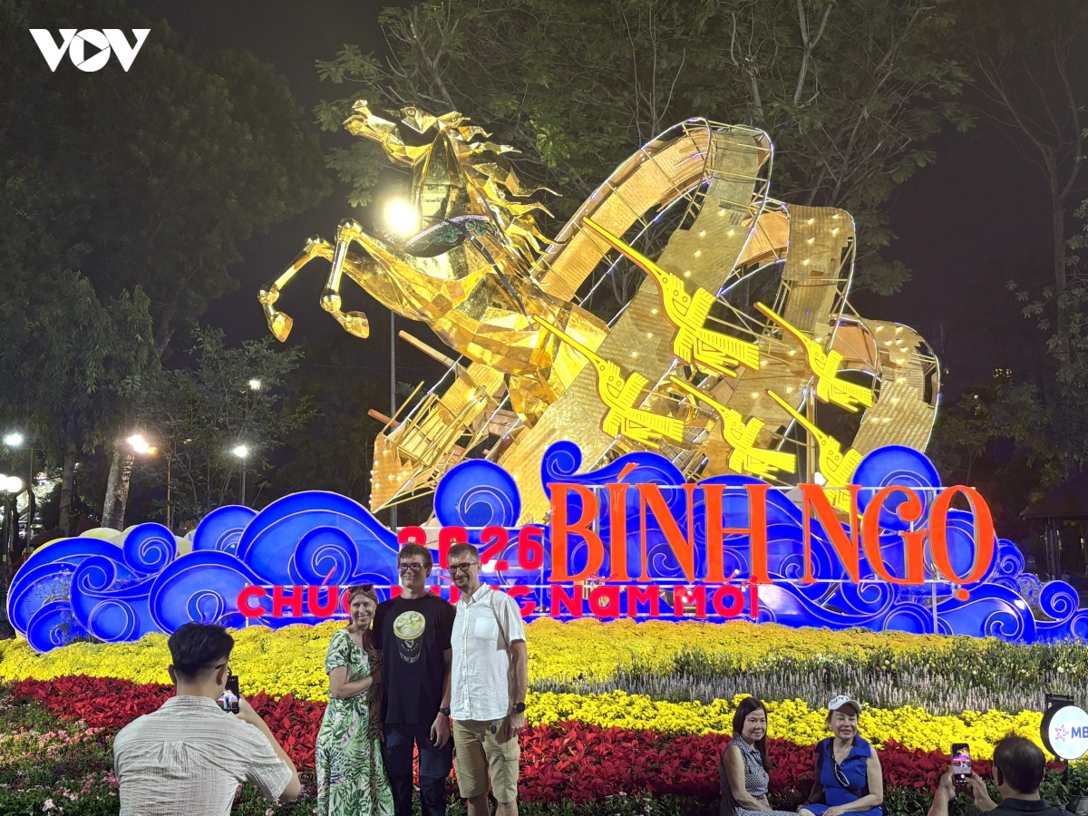 cay canh nghe thuat, bo suu tap hoa thu hut nguoi dan den hoi hoa xuan tp.hcm hinh anh 1