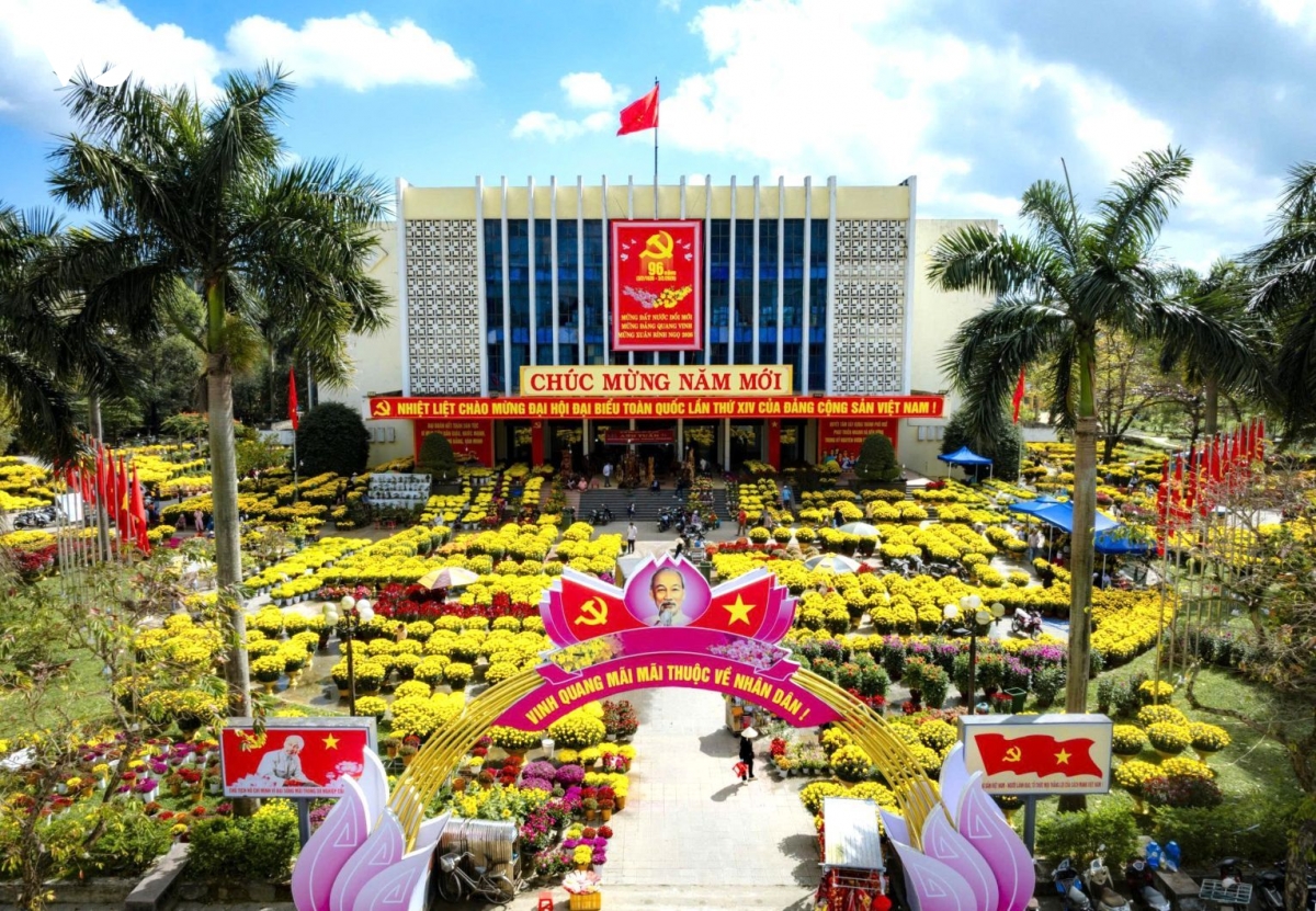 cho hoa xuan o hue, hoa cuc mat mua duoc gia hinh anh 9