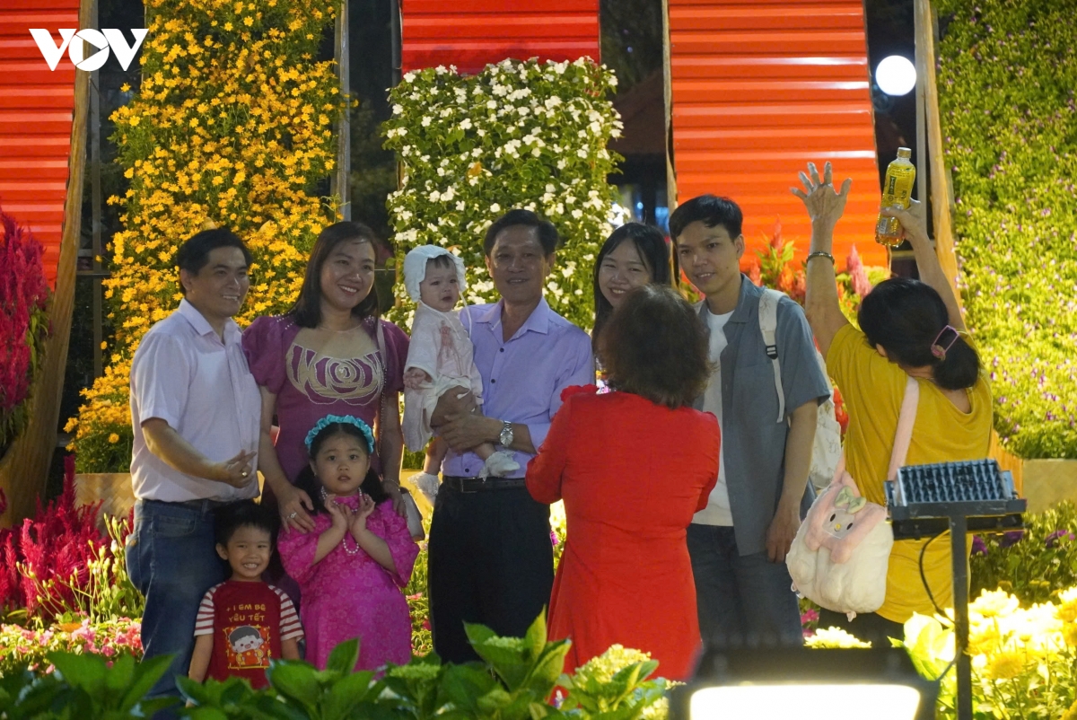 cay canh nghe thuat, bo suu tap hoa thu hut nguoi dan den hoi hoa xuan tp.hcm hinh anh 2