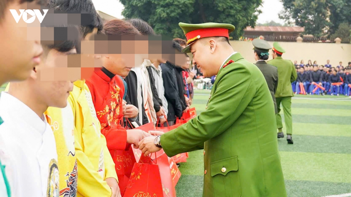 cong an ha noi to chuc chuong trinh tet nha tai 4 co so cai nghien ma tuy hinh anh 1