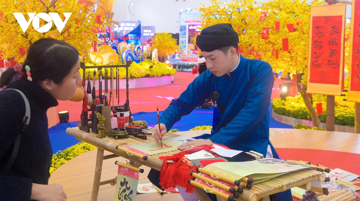 Du xuân xuyên Việt "không muốn về" ở Hội chợ mùa Xuân 2026