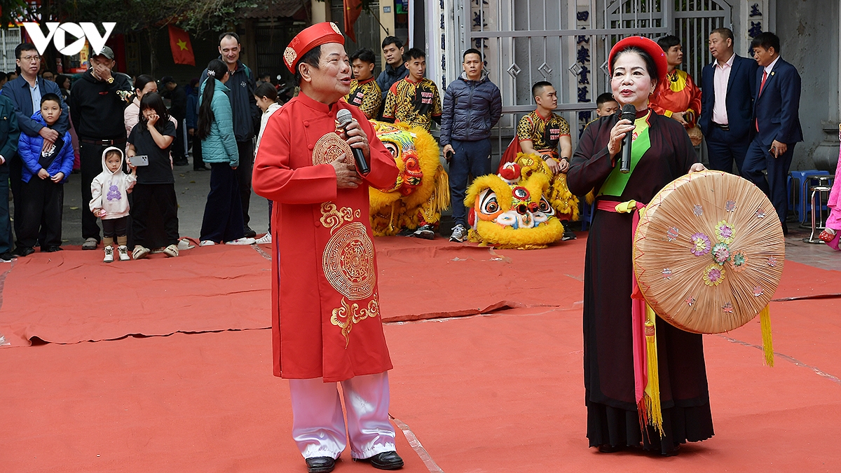 Do vat nguoi nuoc ngoai tham gia tranh giai le hoi vat truyen thong dinh mai Dong hinh anh 10