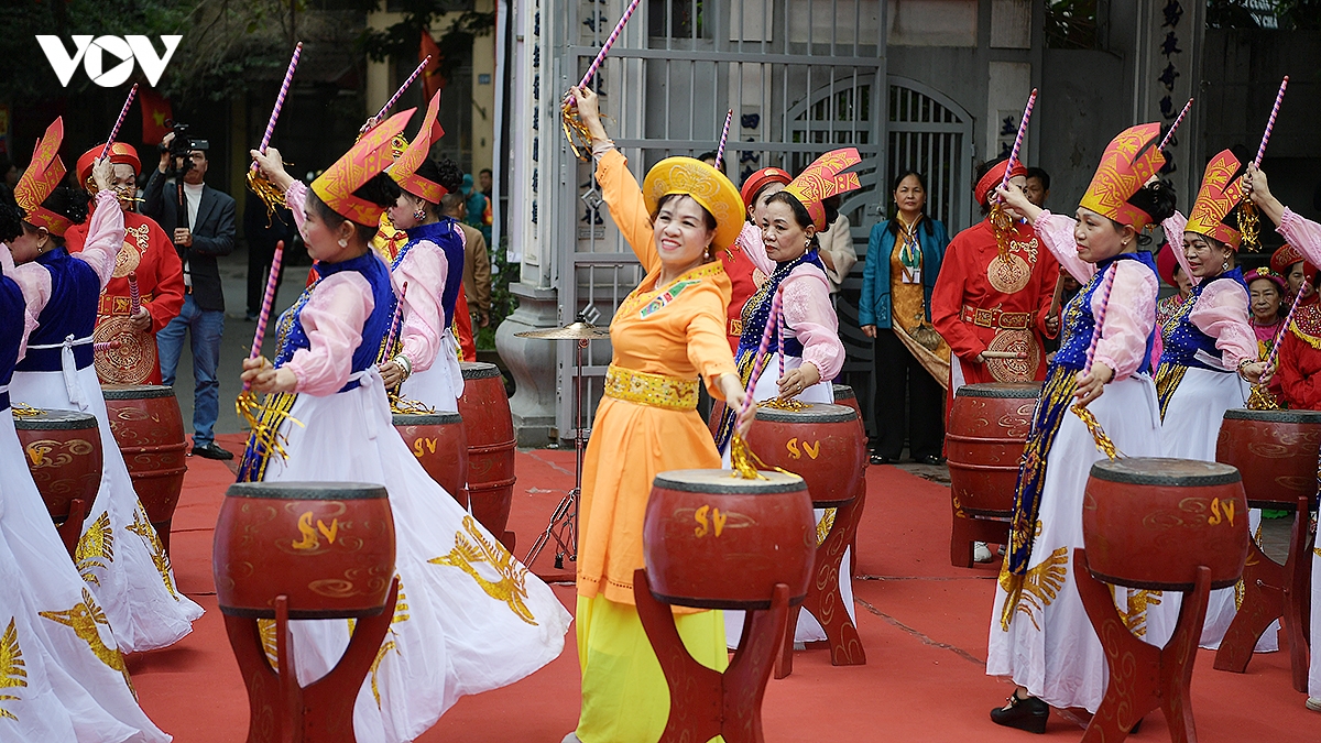 Do vat nguoi nuoc ngoai tham gia tranh giai le hoi vat truyen thong dinh mai Dong hinh anh 5