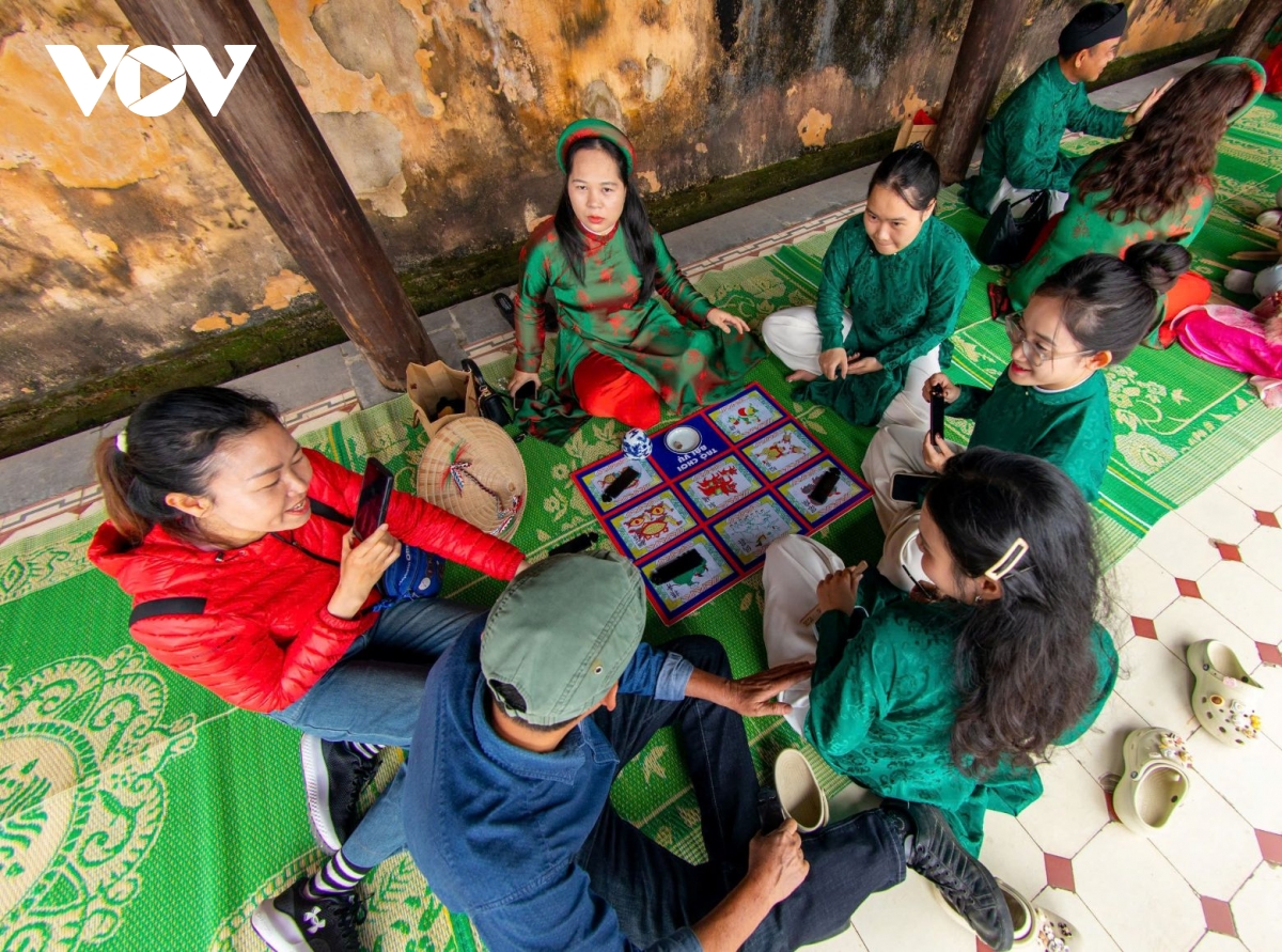 Die Nachstellung traditioneller Hofspiele belebt den kulturellen Raum von Hue in der frühen Frühlingssaison (Bild 3).