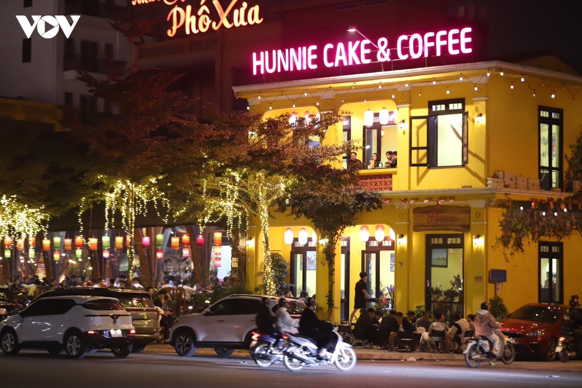check-in pho co hoa lu, ninh binh ve dem dip tet binh ngo 2026 hinh anh 16