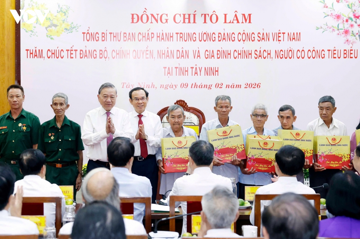 tong bi thu to lam tham va chuc tet tai tay ninh hinh anh 2