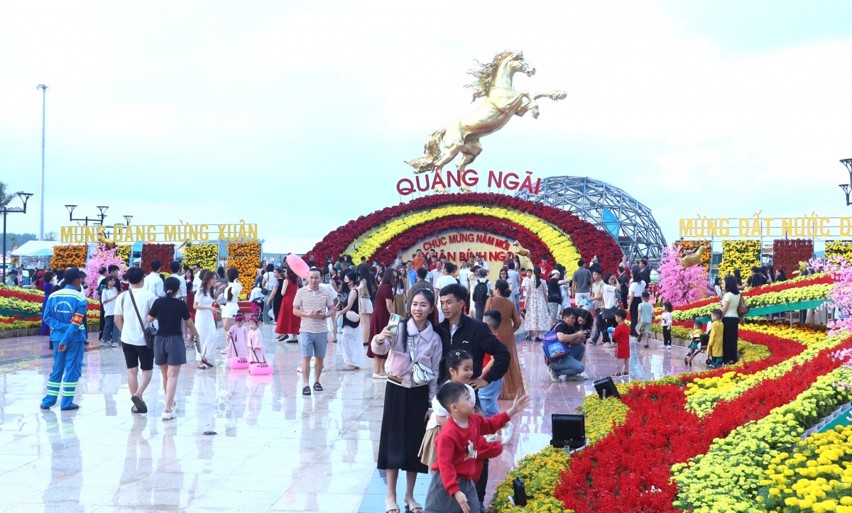 tu loc chua lang chai den sac hoa giua long do thi quang ngai hinh anh 3