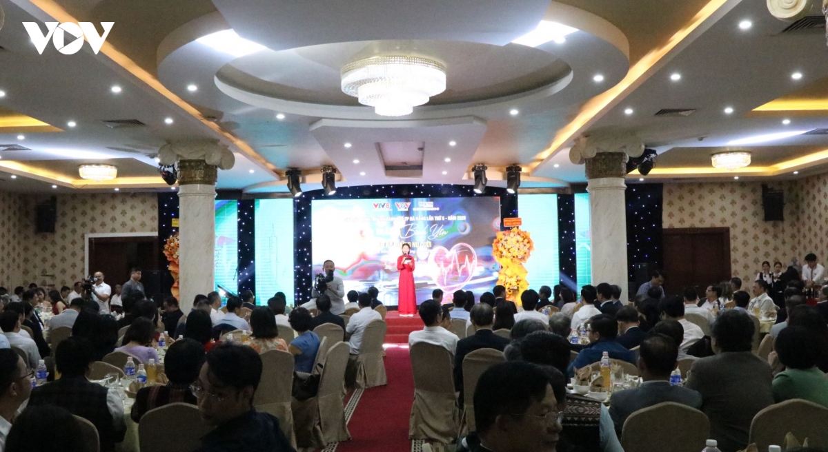  Ao trang binh yen Am ap nhung nu cuoi tri an thay thuoc hinh anh 15