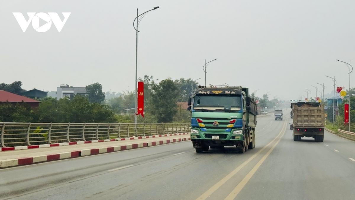 xe tai trong lon khong bien so tung hoanh o thai nguyen hinh anh 5