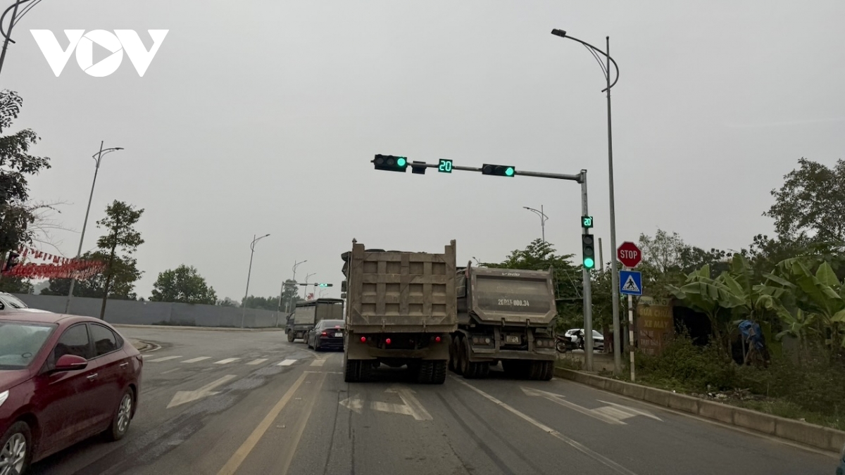 xe tai trong lon khong bien so tung hoanh o thai nguyen hinh anh 2