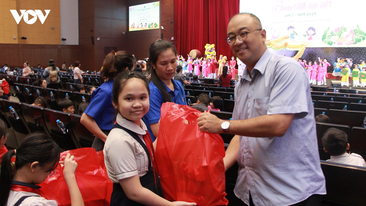 chuong trinh xuan voi tre em, viet tiep uoc mo cho nhung manh doi khiem khuyet hinh anh 2