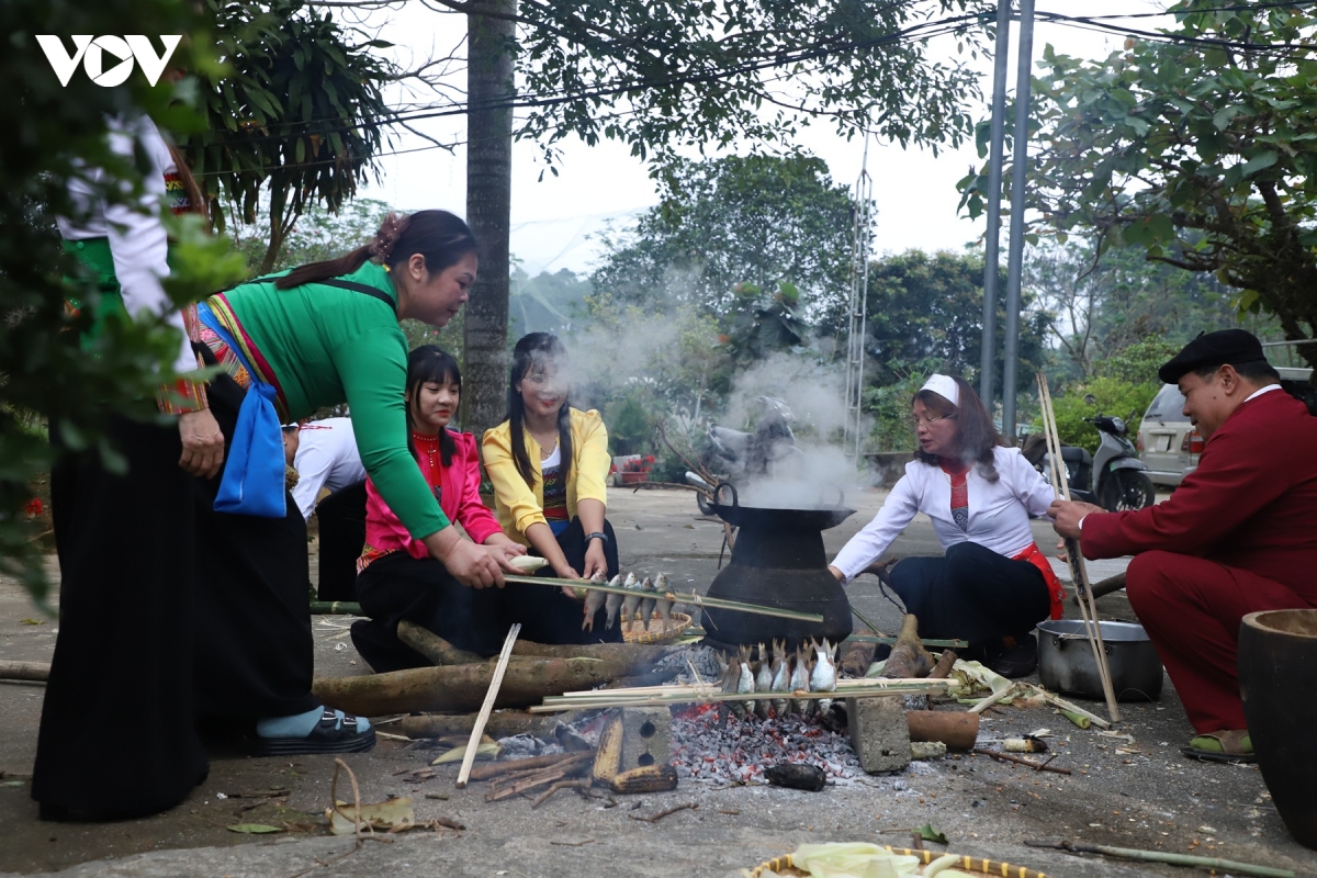 bep lua ngay xuan va mam co tet cua nguoi muong o cuc phuong, ninh binh hinh anh 6