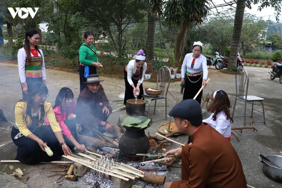 bep lua ngay xuan va mam co tet cua nguoi muong o cuc phuong, ninh binh hinh anh 8