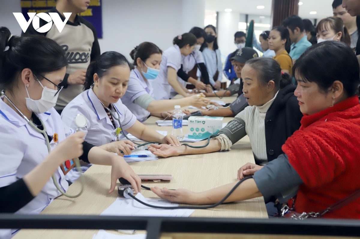 Am ap chuong trinh trao qua tet binh ngo 2026-gan ket Da nang, lan toa yeu thuong hinh anh 19