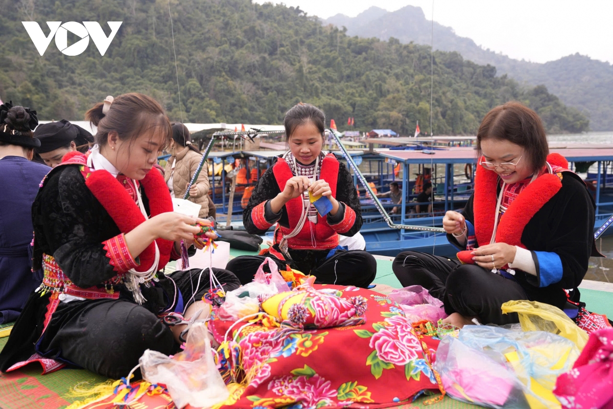 le hoi long tong khoi dau xuan moi cua dong bao vung ho ba be hinh anh 5