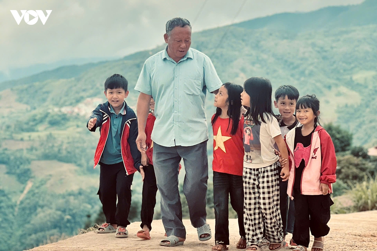 xuan ve tren nhung cot moc song noi bien gioi lai chau hinh anh 2