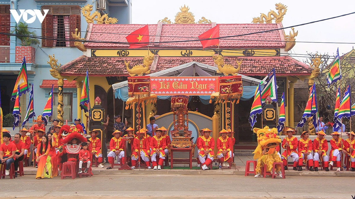 Dem 30 tet ve lang bien canh duong dot duoc, ruoc lua thieng hinh anh 3
