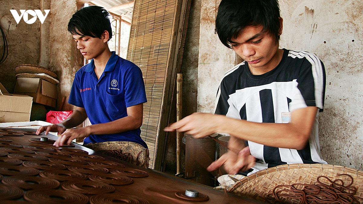 lang nghe lam huong o son nam ron rang vao vu tet hinh anh 16
