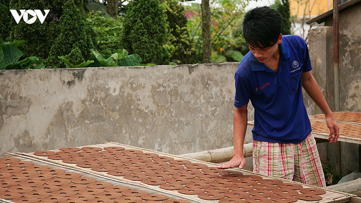lang nghe lam huong o son nam ron rang vao vu tet hinh anh 13
