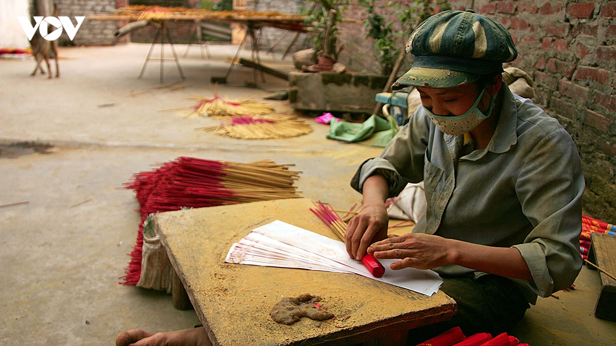 lang nghe lam huong o son nam ron rang vao vu tet hinh anh 7
