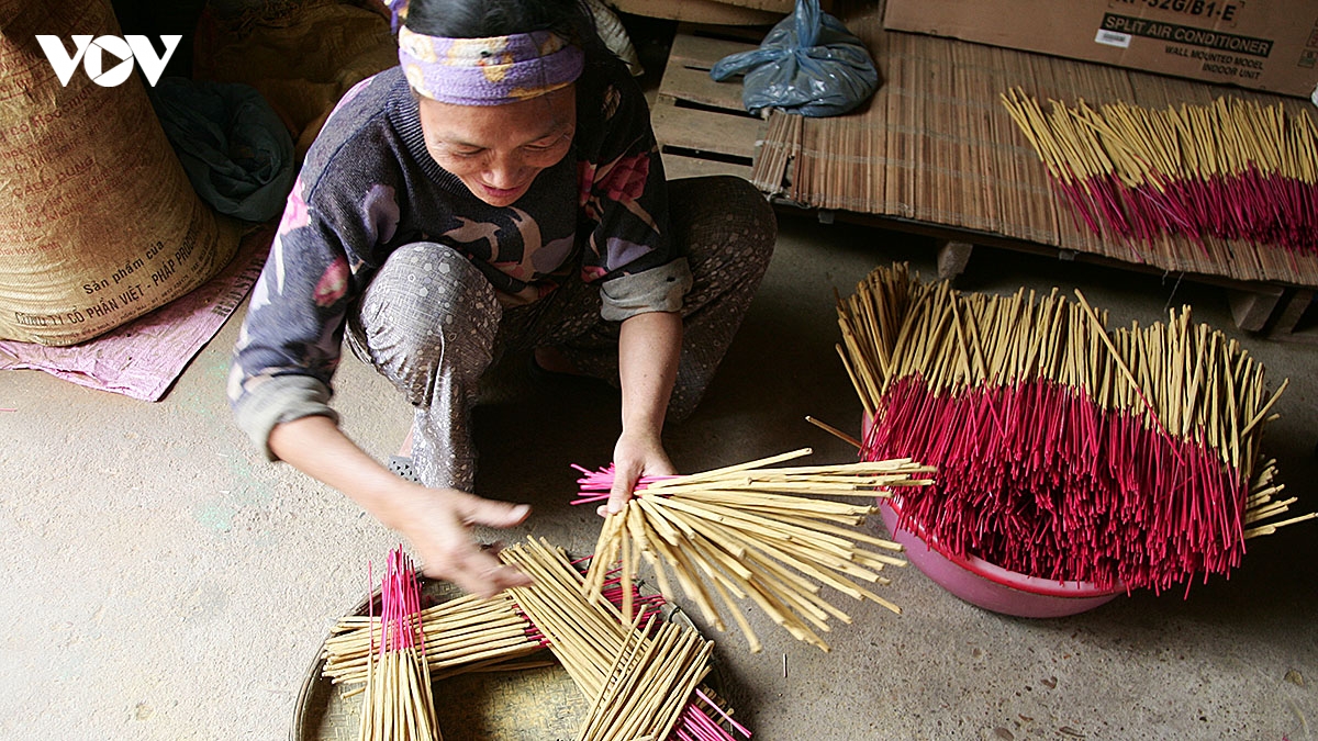 lang nghe lam huong o son nam ron rang vao vu tet hinh anh 6