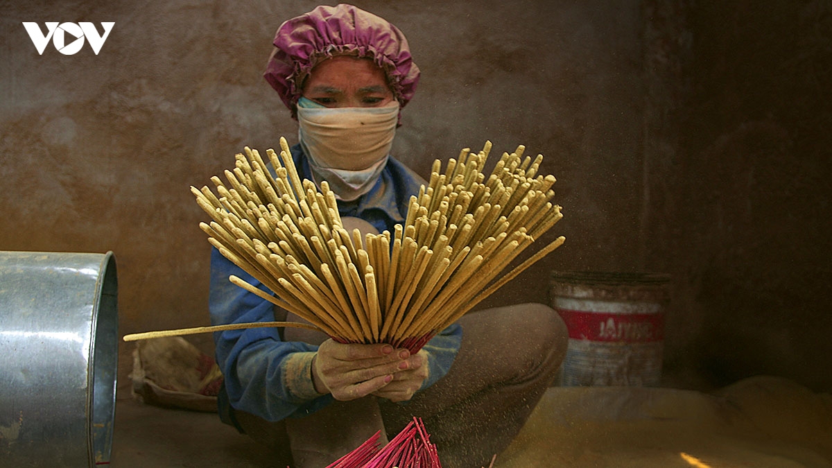 lang nghe lam huong o son nam ron rang vao vu tet hinh anh 9