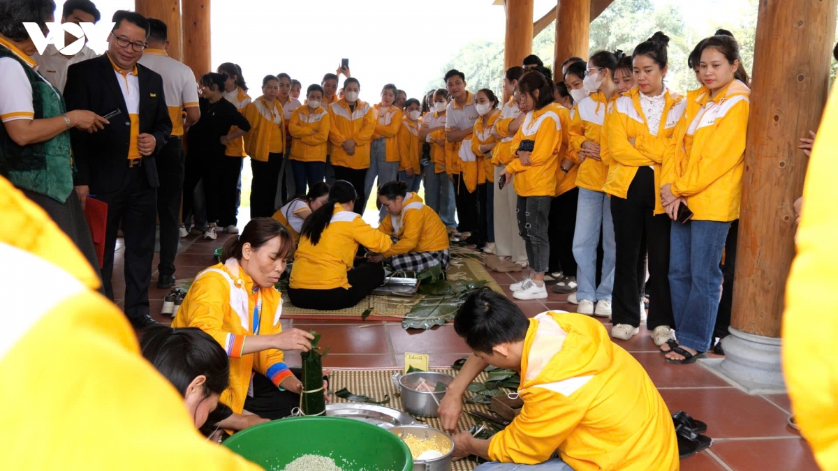 lao cai cham lo cac doi tuong chinh sach, cong nhan, ho ngheo dip tet nguyen dan hinh anh 5