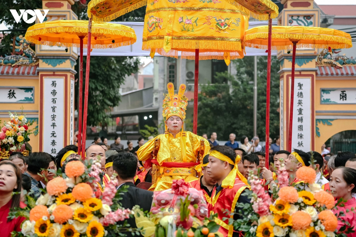 Den sai va nghi le ruoc vua song doc nhat vo nhi hinh anh 1