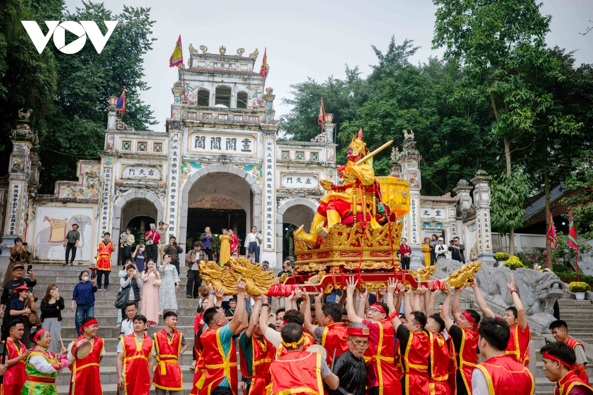 Đền Sái và nghi lễ rước “vua sống” độc nhất vô nhị