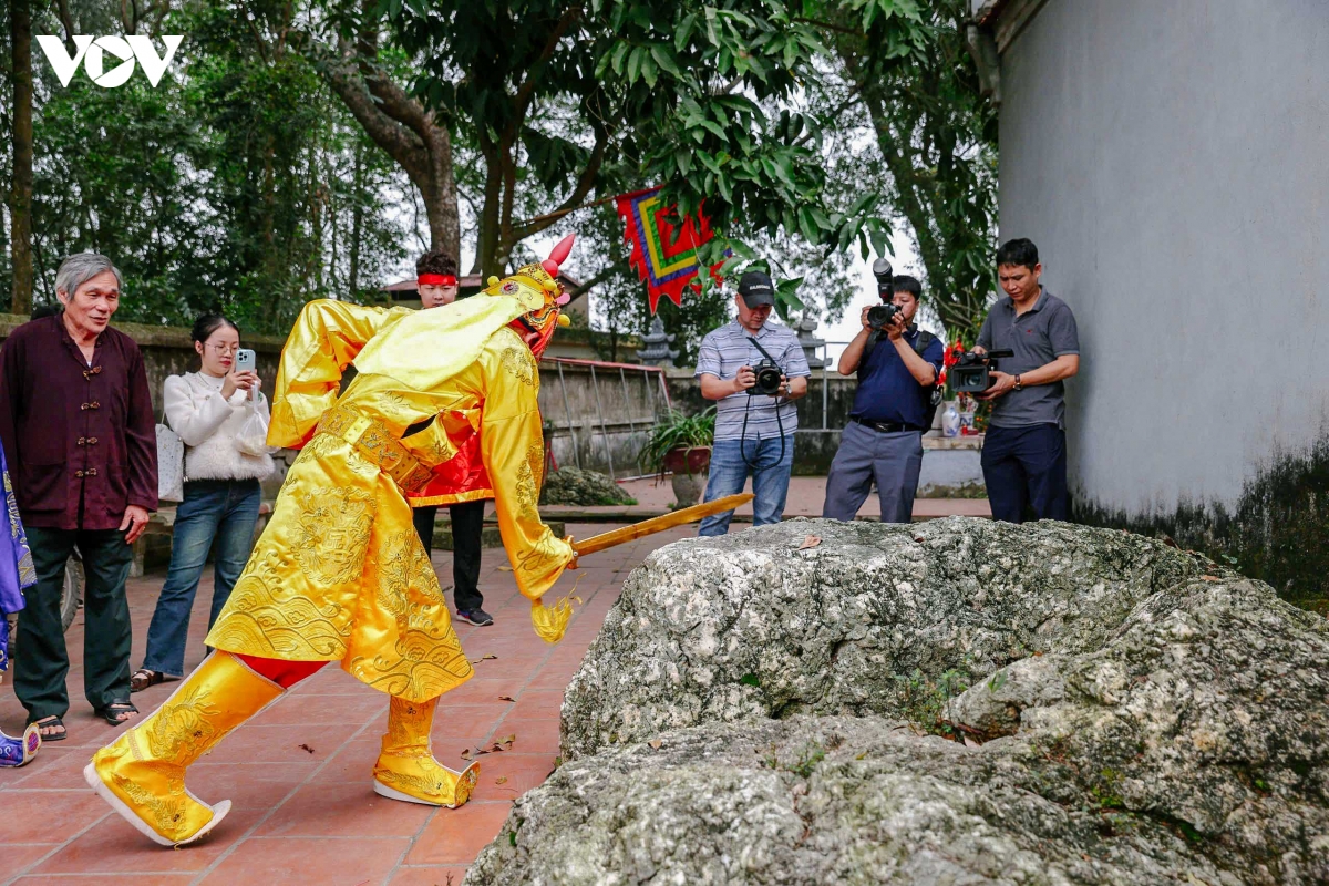 Den sai va nghi le ruoc vua song doc nhat vo nhi hinh anh 18