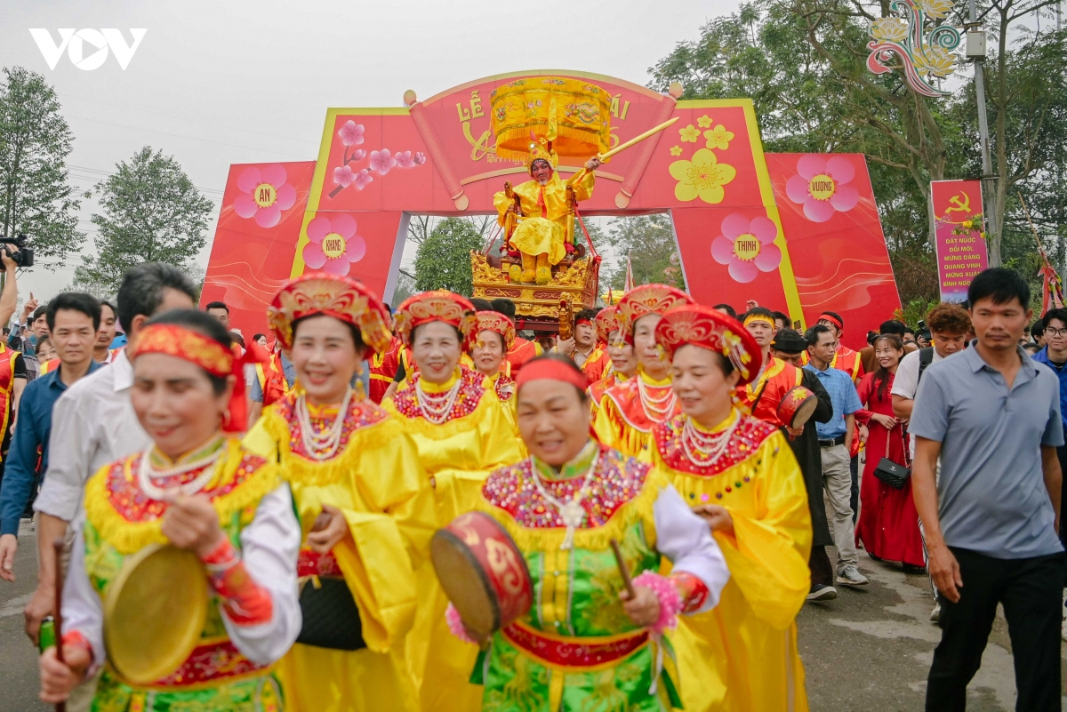 Den sai va nghi le ruoc vua song doc nhat vo nhi hinh anh 14
