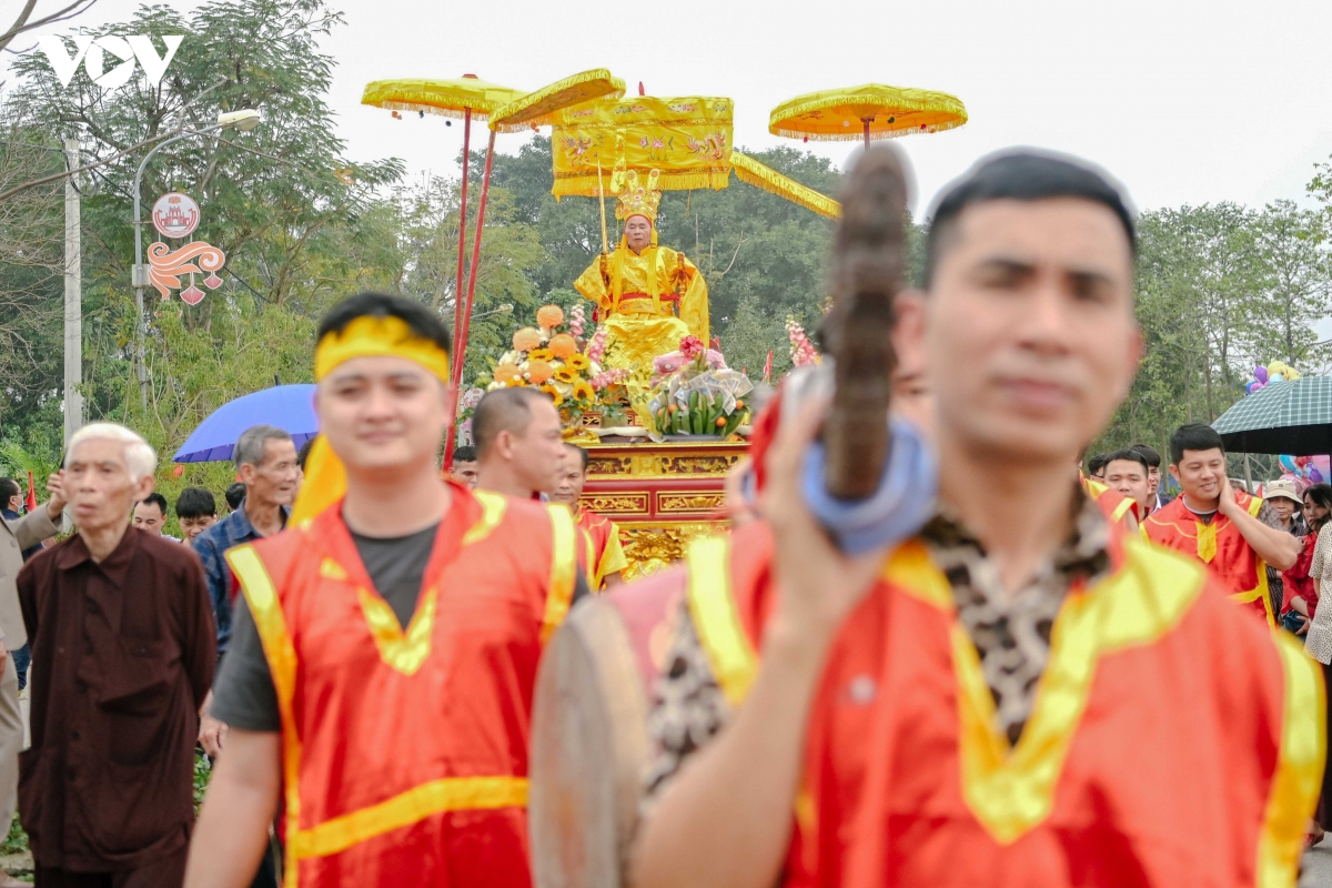 Den sai va nghi le ruoc vua song doc nhat vo nhi hinh anh 2