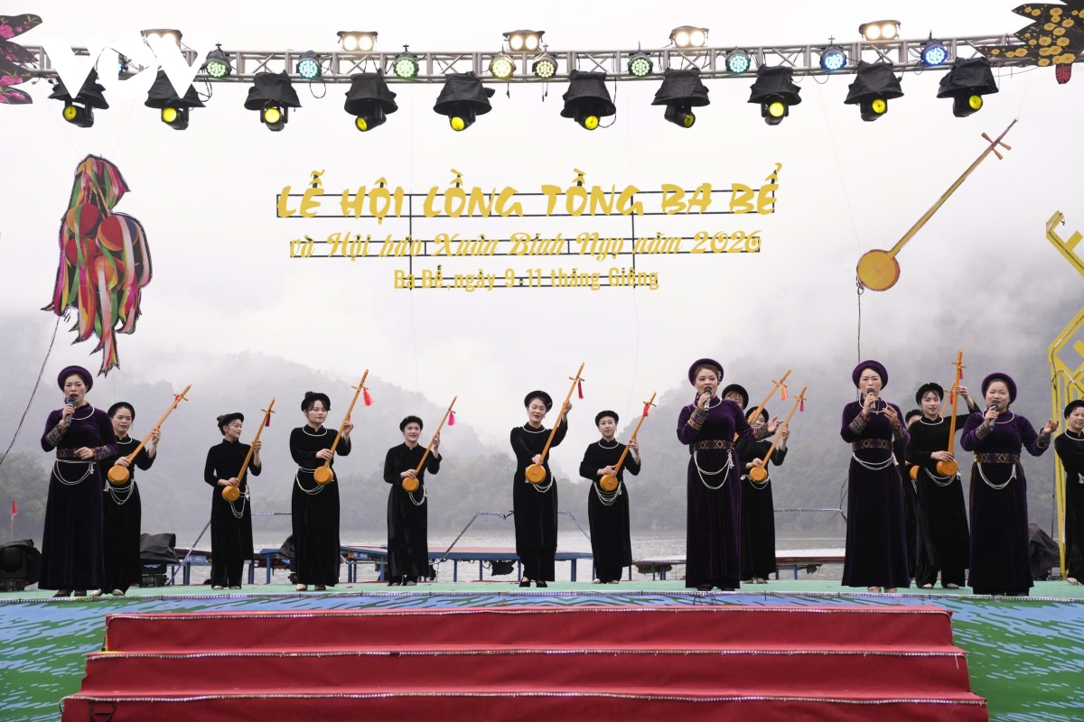 le hoi long tong khoi dau xuan moi cua dong bao vung ho ba be hinh anh 1