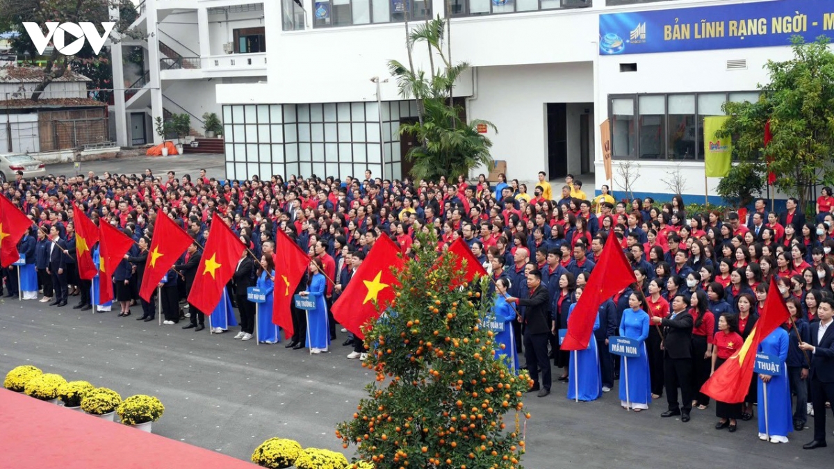 doanh nghiep san xuat kinh doanh tao khi the moi ngay tu nhung ngay dau xuan hinh anh 2
