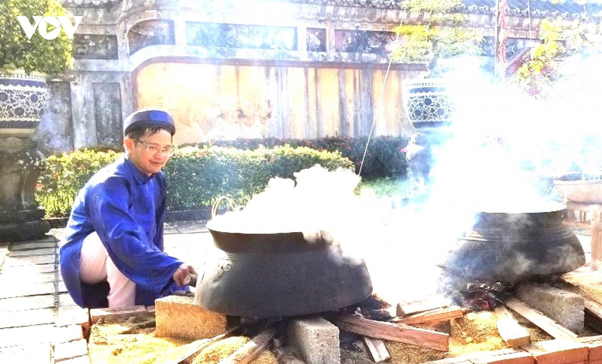 giu hon tet xua trong nep nha hue hinh anh 2