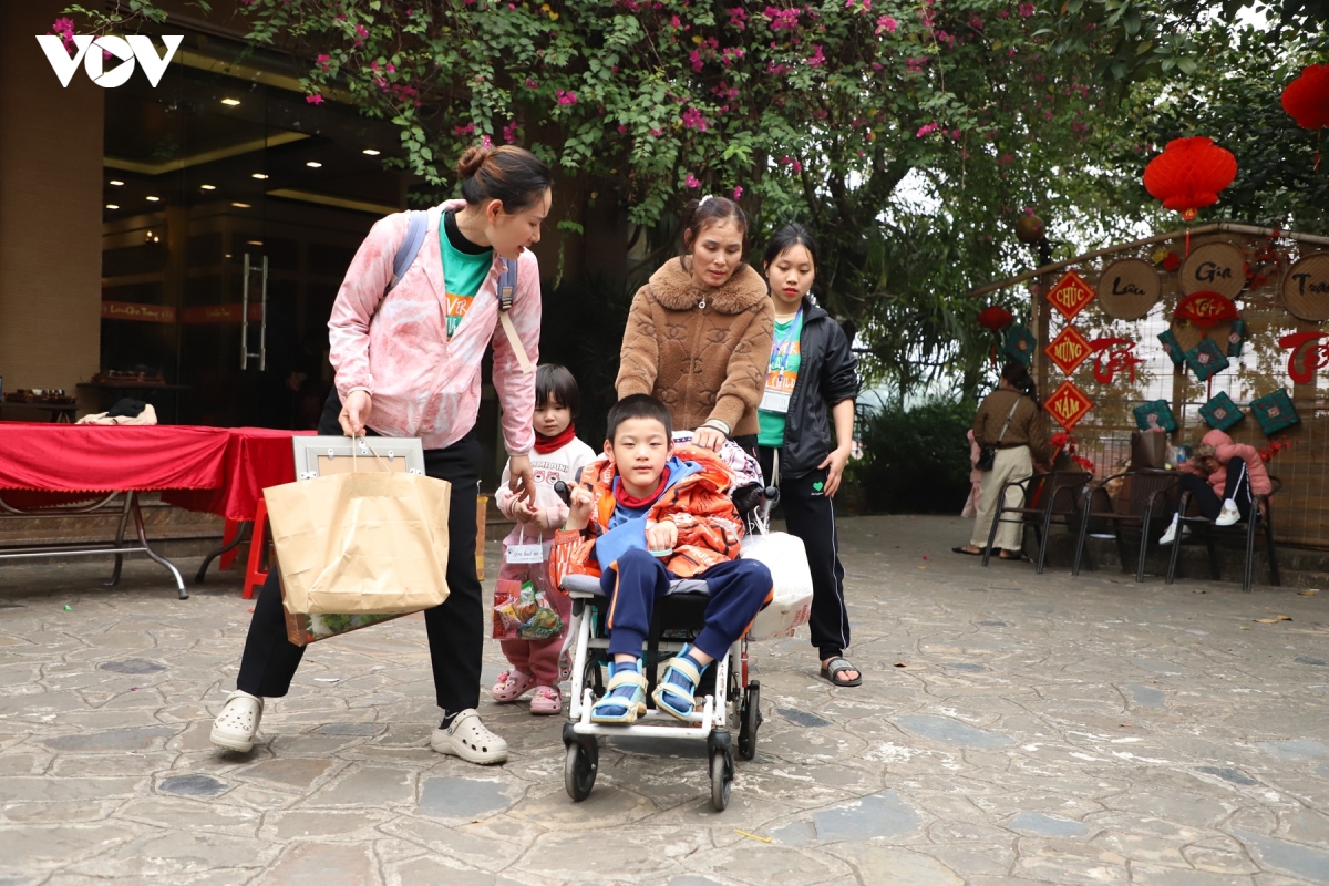  xuan am ap - tet se chia voi tre bai nao o ninh binh hinh anh 9