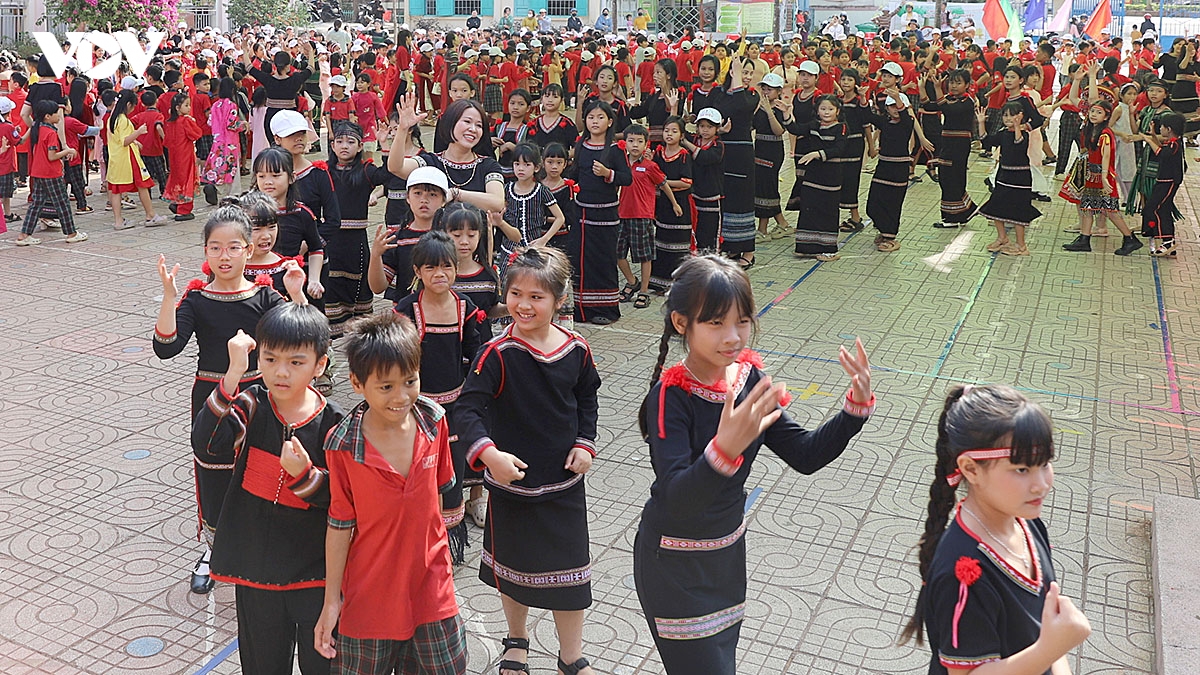 sinh hoat van hoa E De, gieo mam yeu van hoa truyen thong trong hoc duong Dak lak hinh anh 9