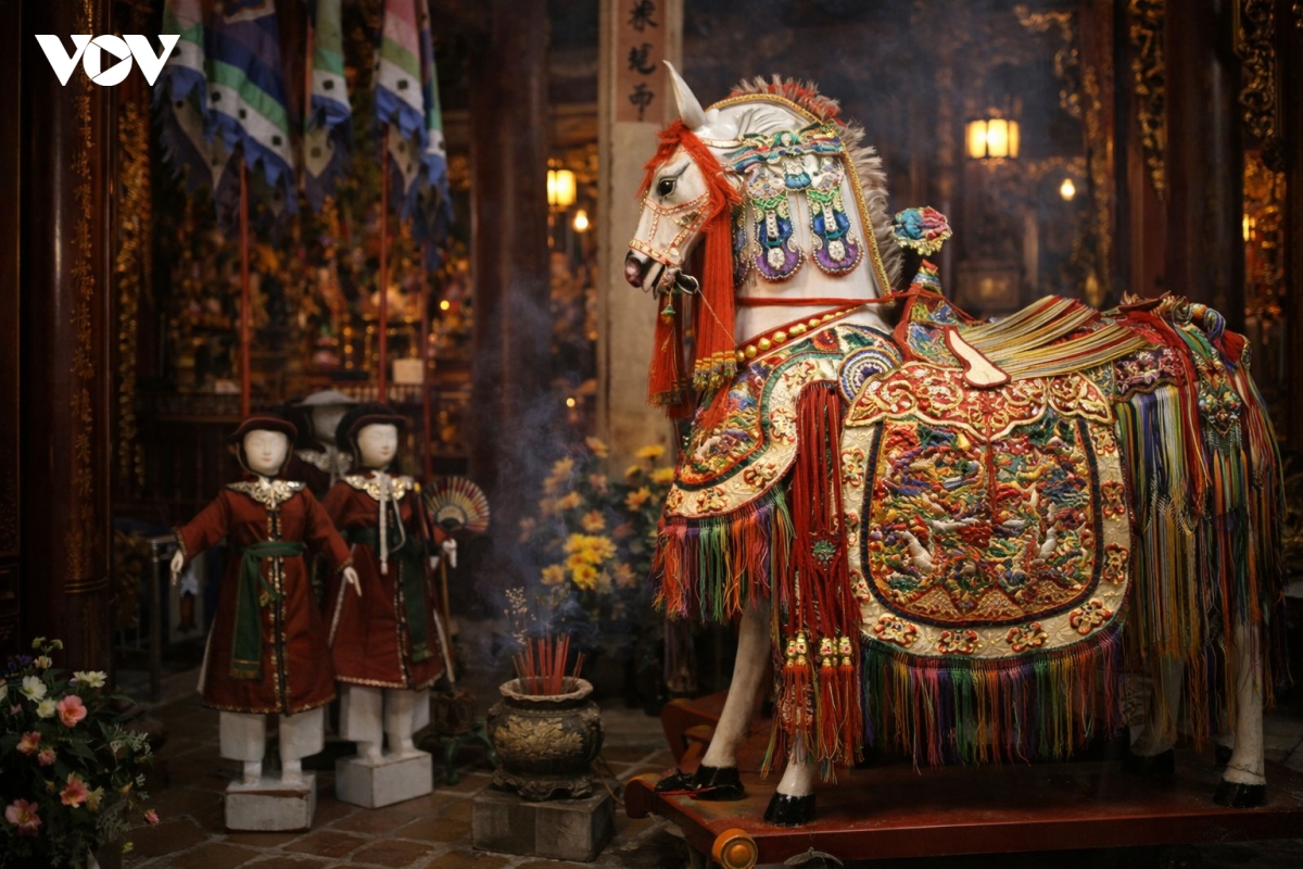 ngua trong den phu bieu tuong dan duong cua tin nguong dan gian hinh anh 4