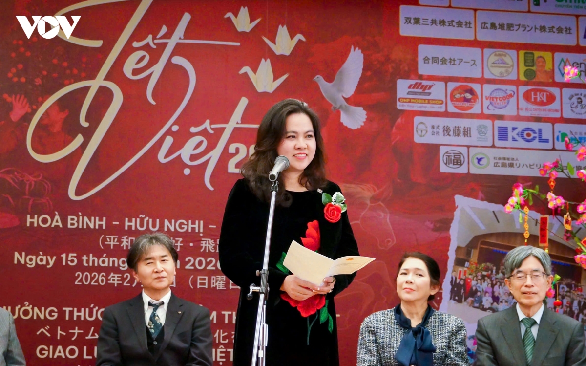 khong khi tet viet tran ngap khap cac dia phuong cua nhat ban hinh anh 2