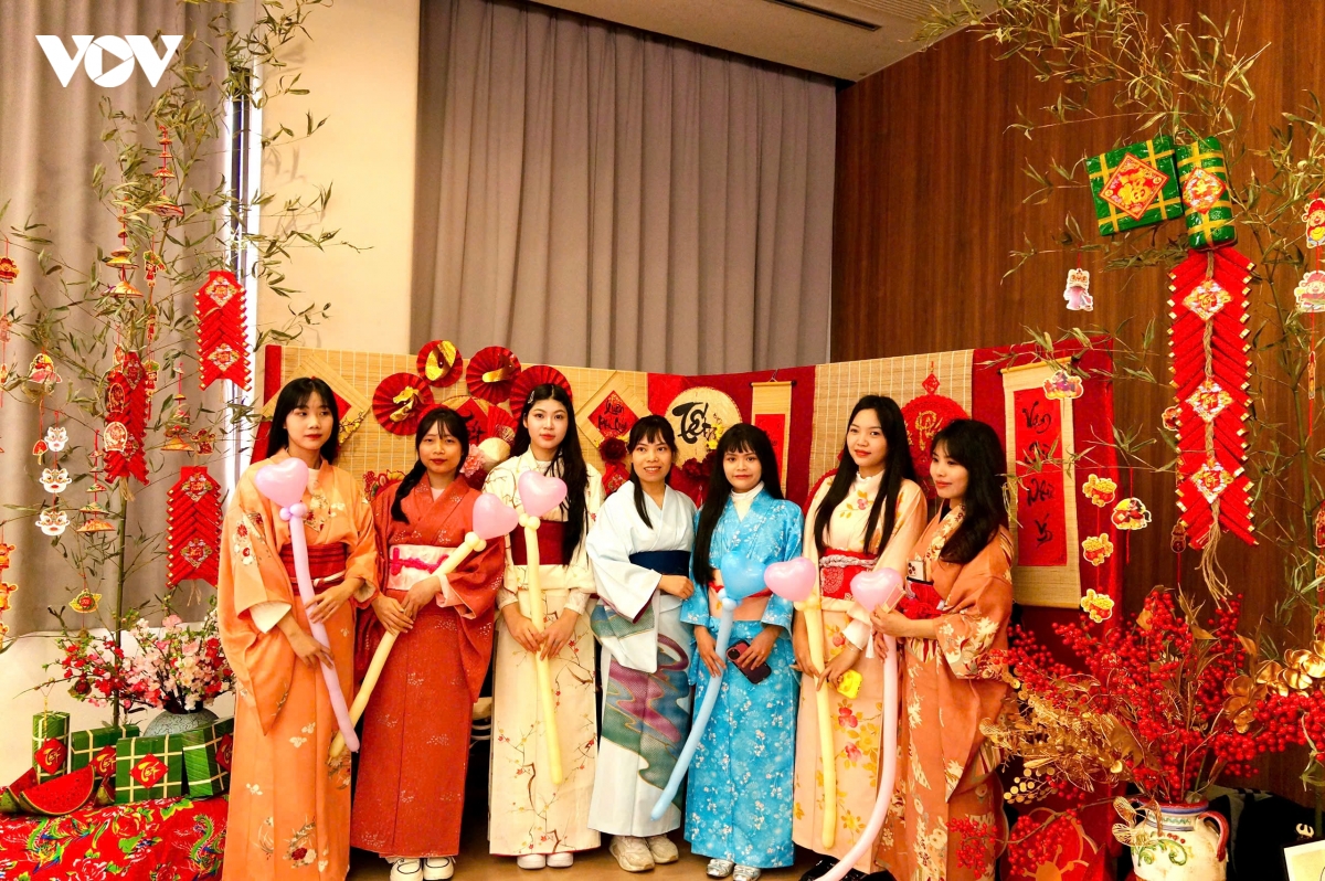 khong khi tet viet tran ngap khap cac dia phuong cua nhat ban hinh anh 5