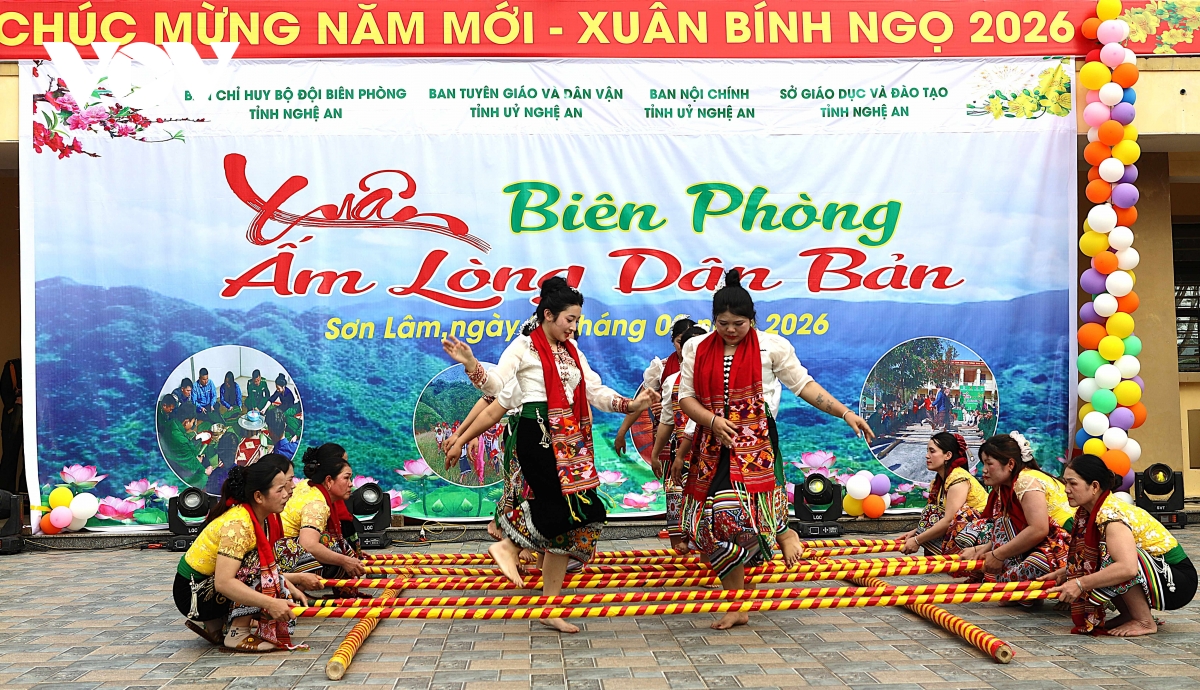 Ấm áp chương trình “Xuân Biên phòng - Ấm lòng dân bản” tại xã biên giới Nghệ An