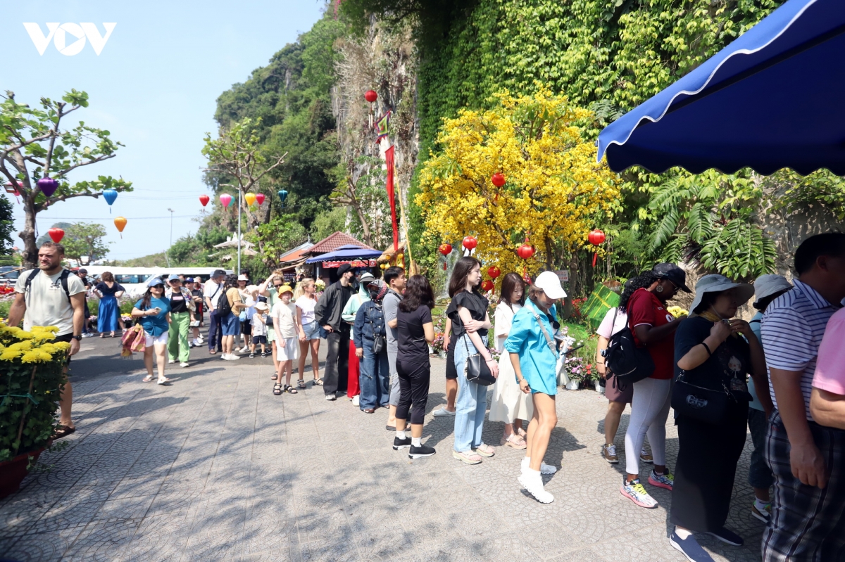 9 ngay nghi tet, Da nang don hon 1,1 trieu luot khach du lich hinh anh 1