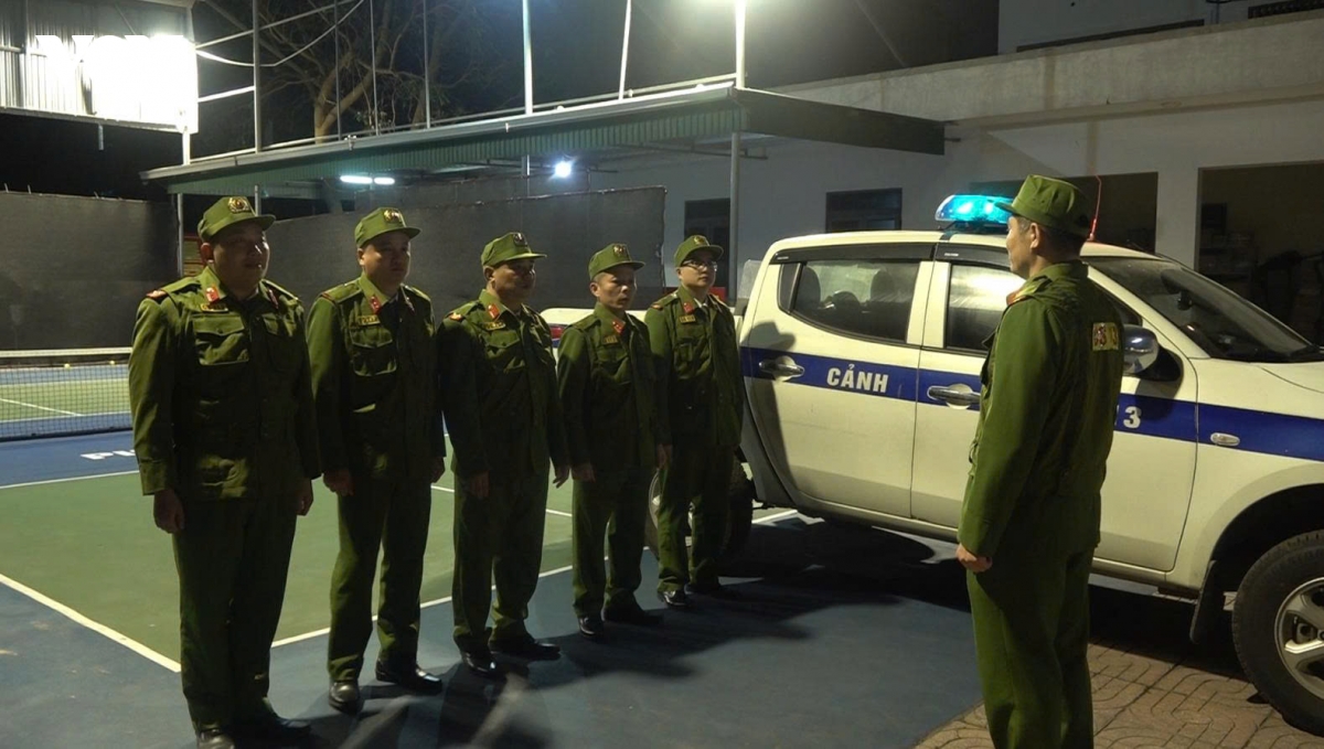 canh sat giao thong nghe an kiem tra nong do con tu sang mung 1 tet hinh anh 9