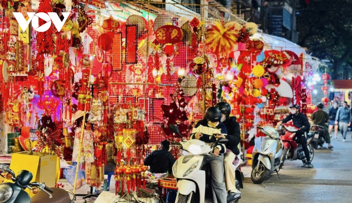 spring colours spread across hanoi s old quarter ahead of lunar new year 2026 picture 1
