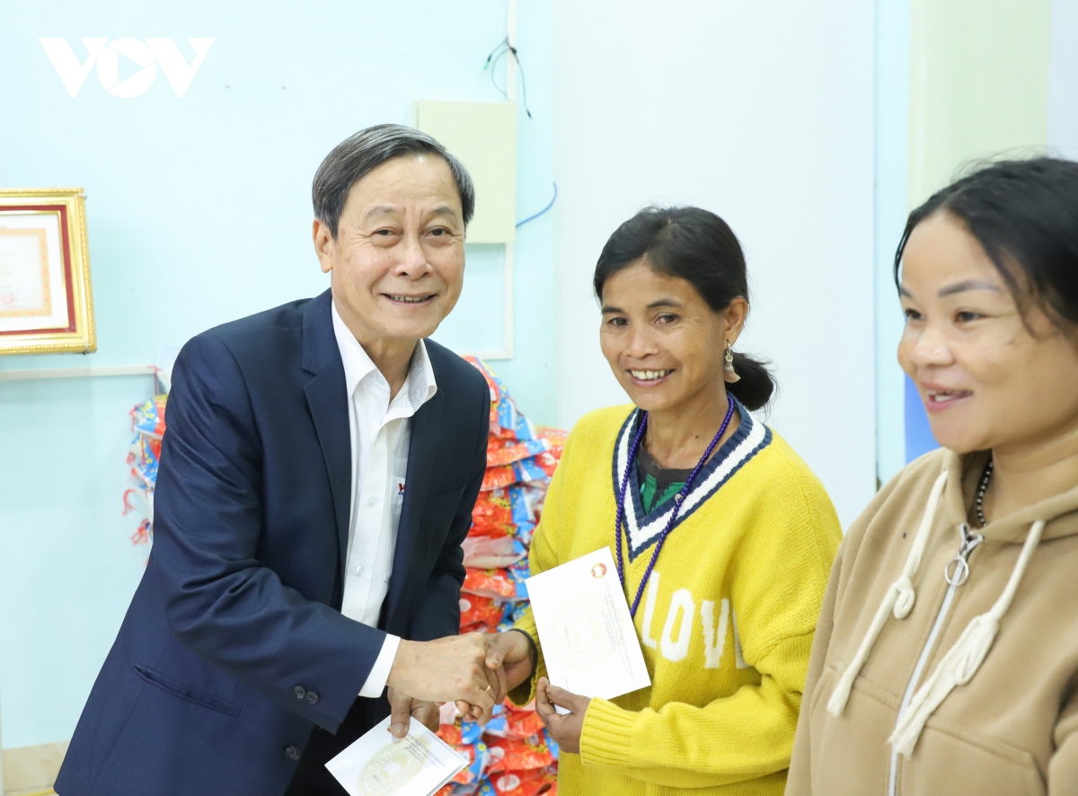 Am ap chuong trinh trao qua tet binh ngo 2026-gan ket Da nang, lan toa yeu thuong hinh anh 1