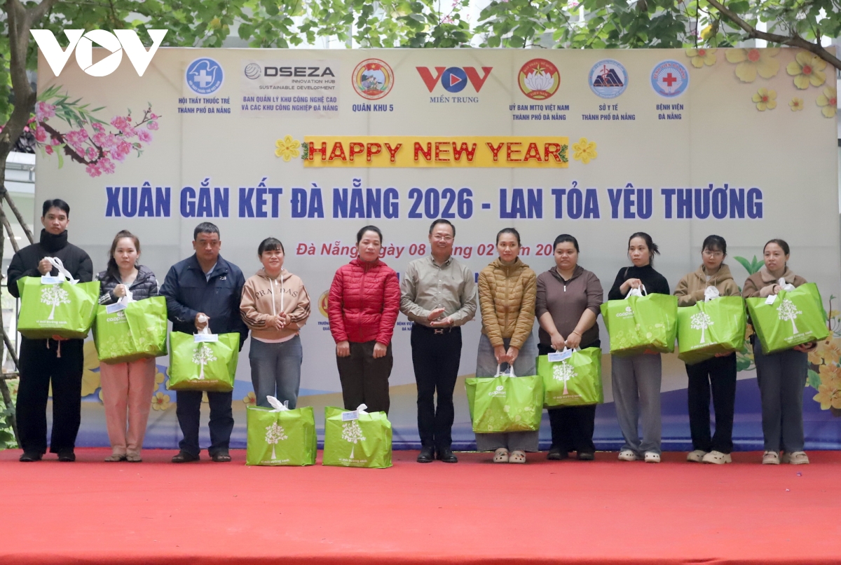 Am ap chuong trinh trao qua tet binh ngo 2026-gan ket Da nang, lan toa yeu thuong hinh anh 15
